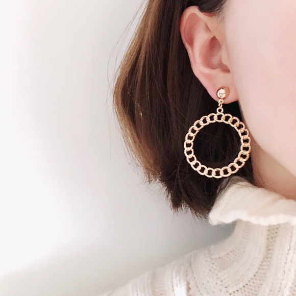 LAST Gold Chain Round Hoop Earrings - Picture 4 of 5